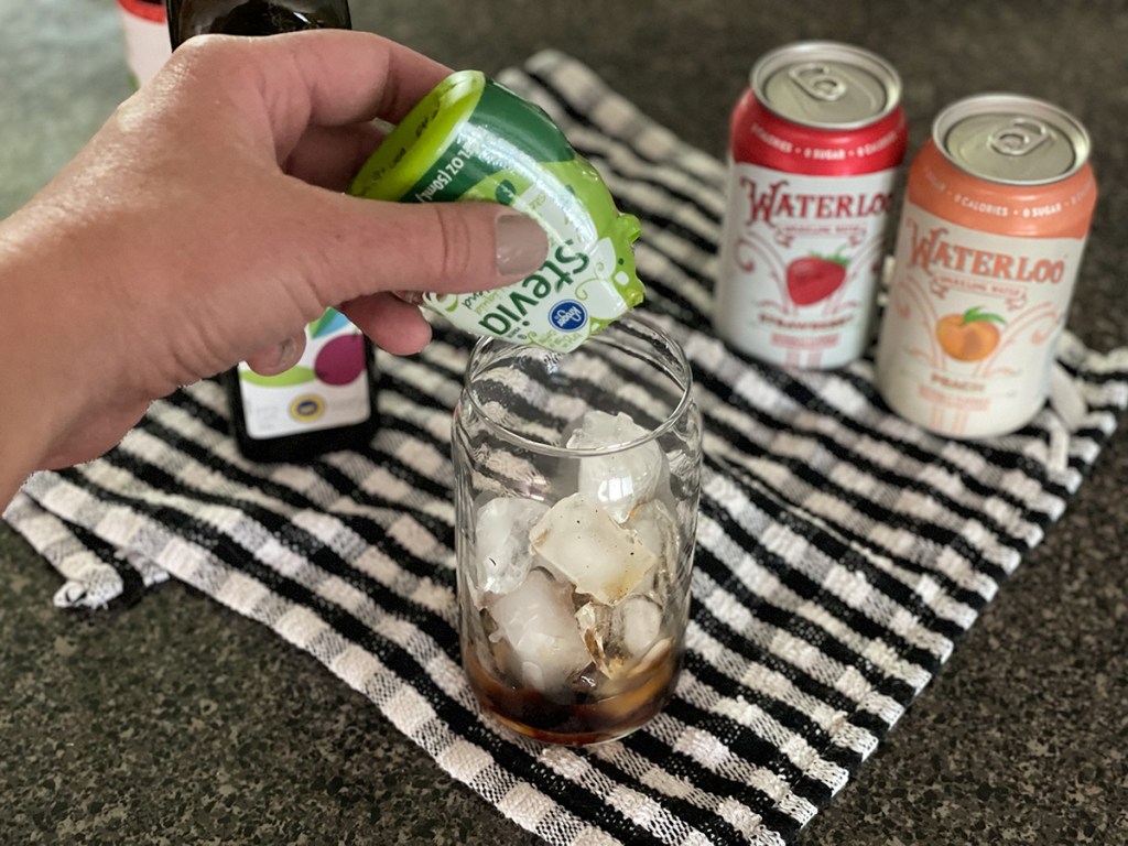 adding stevia to a glass