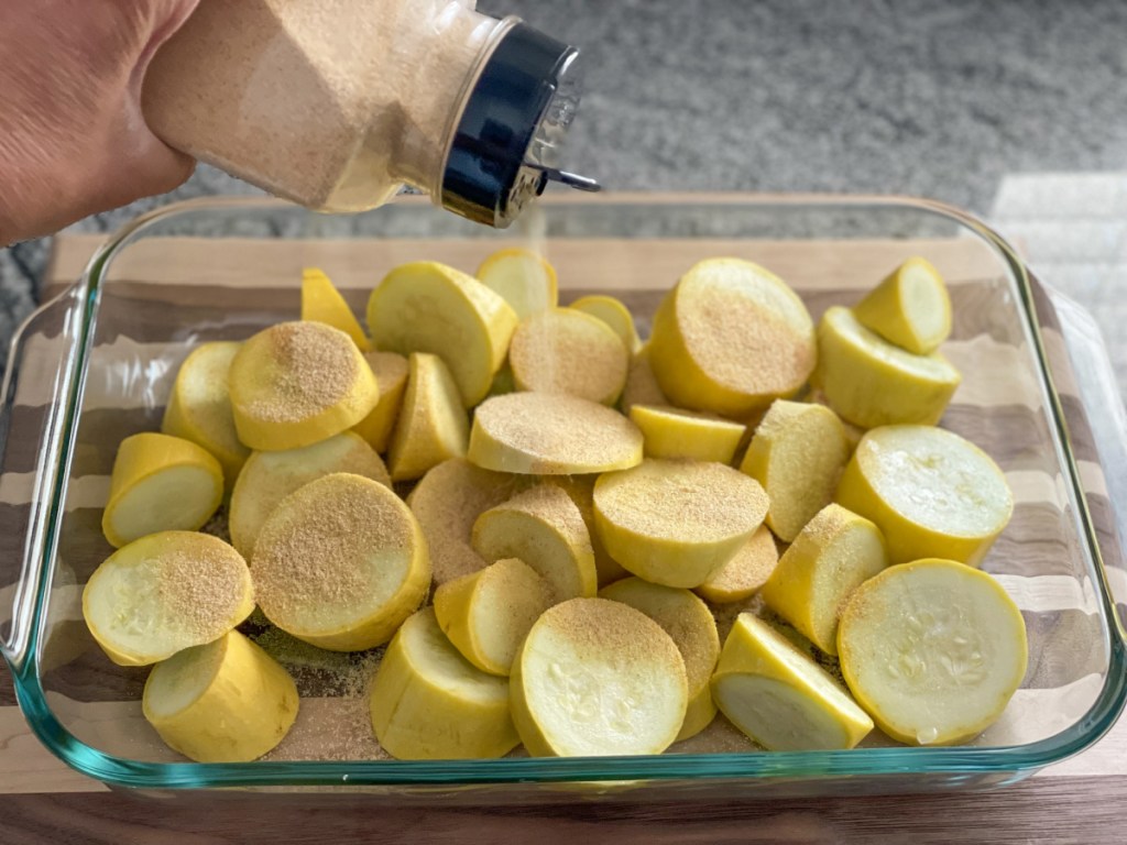 adding garlic powder to yellow squash