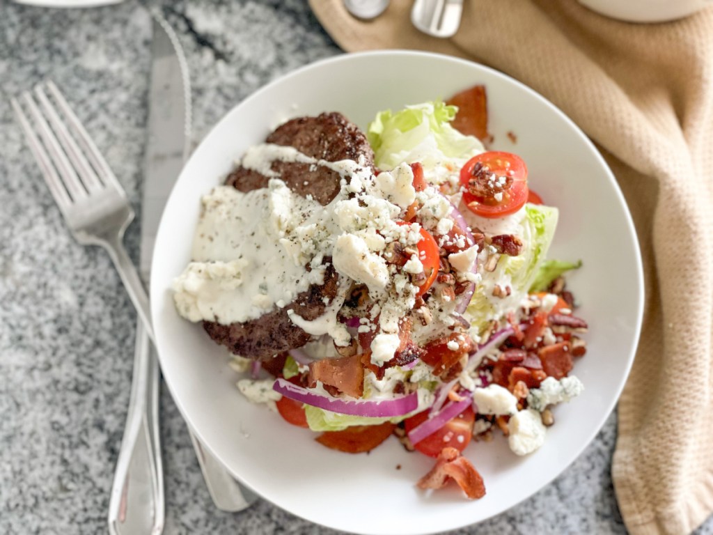 blue cheeseburger salad