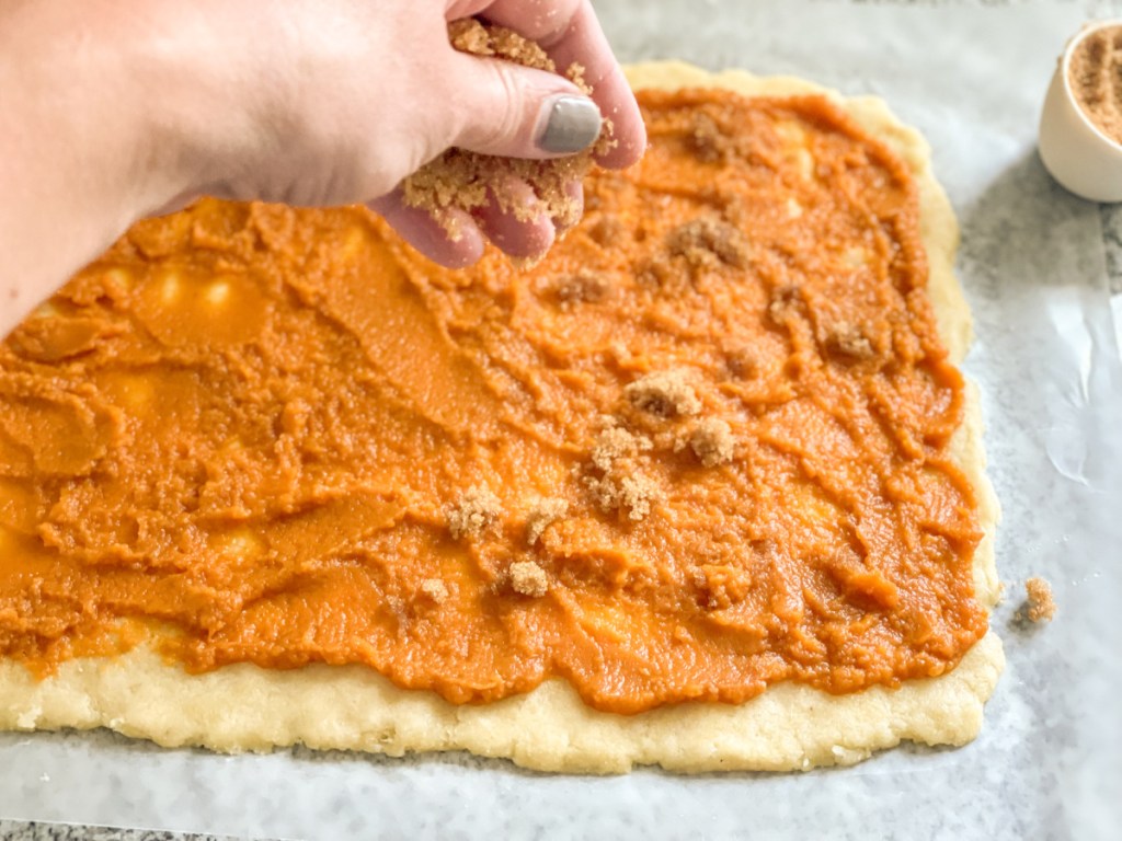 adding keto brown sweetener to pumpkin puree on fathead dough