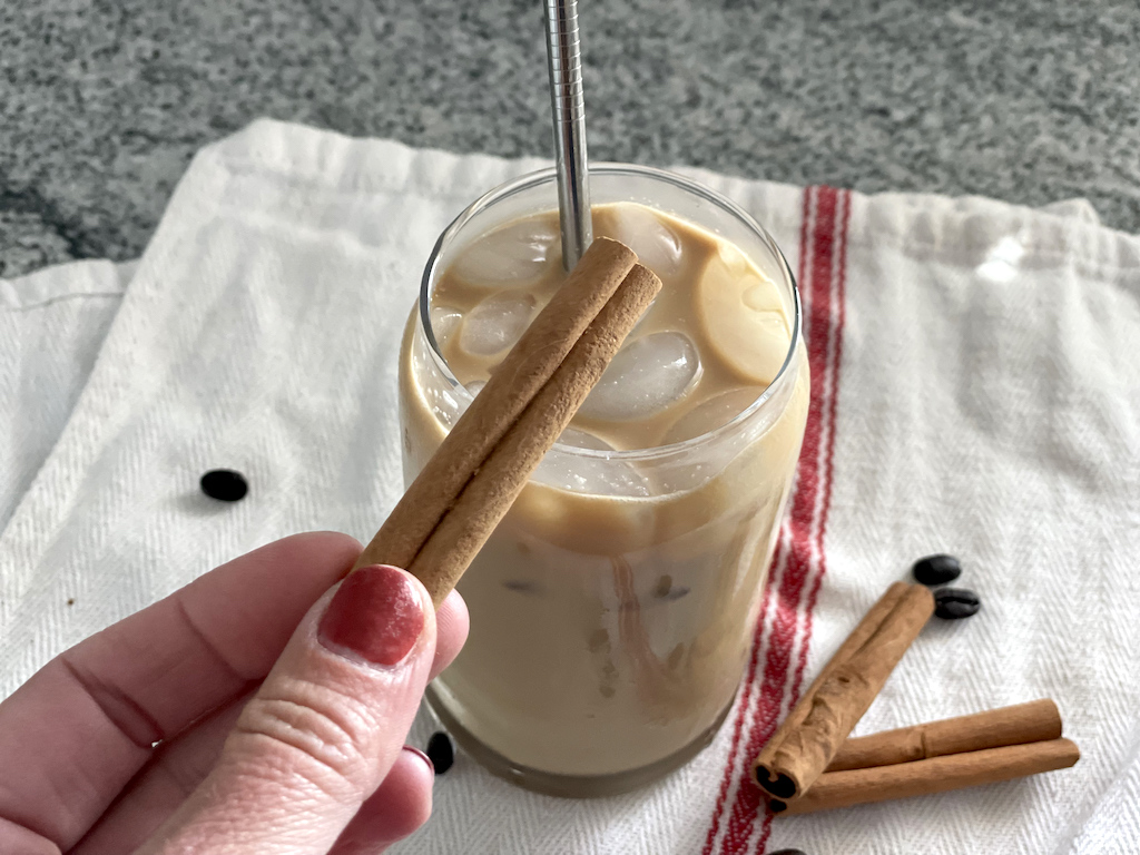 cold brew coffee with cinnamon 