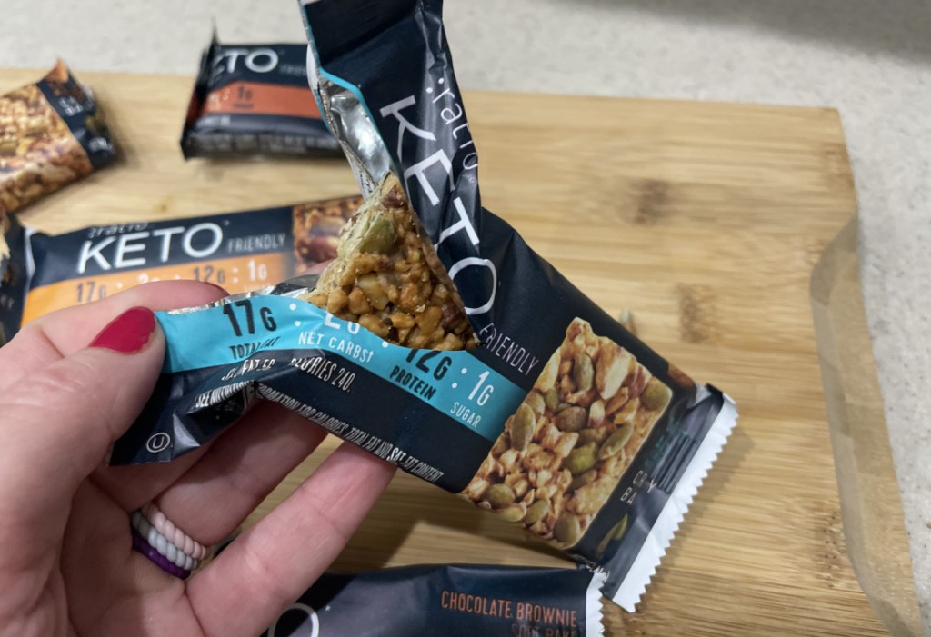 keto friendly snacks - cocount almond granola bar by ratio