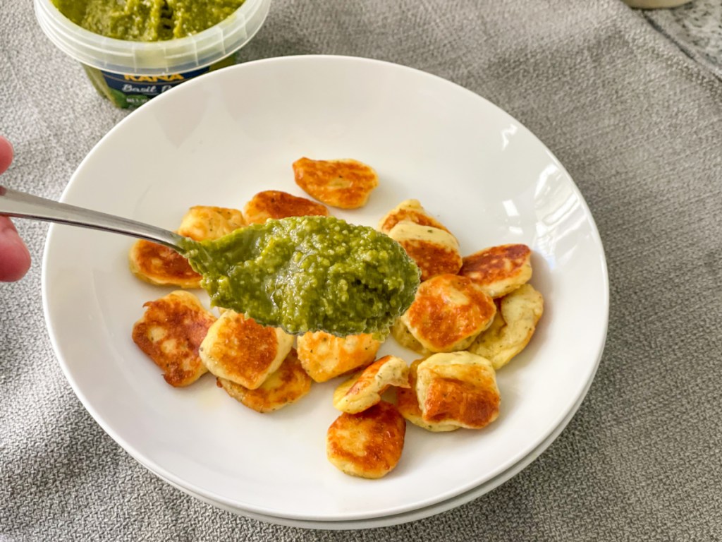 adding pesto to keto gnocchi recipe