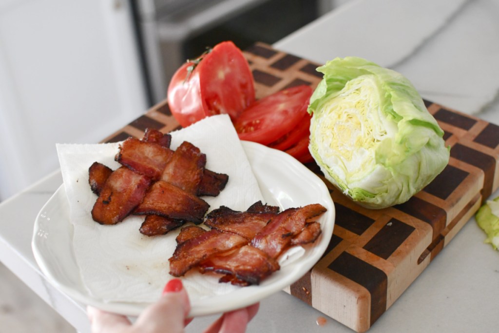 bacon a plate with a paper towel