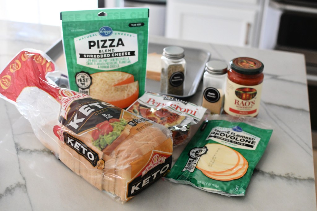 ingredients to make pizza toast