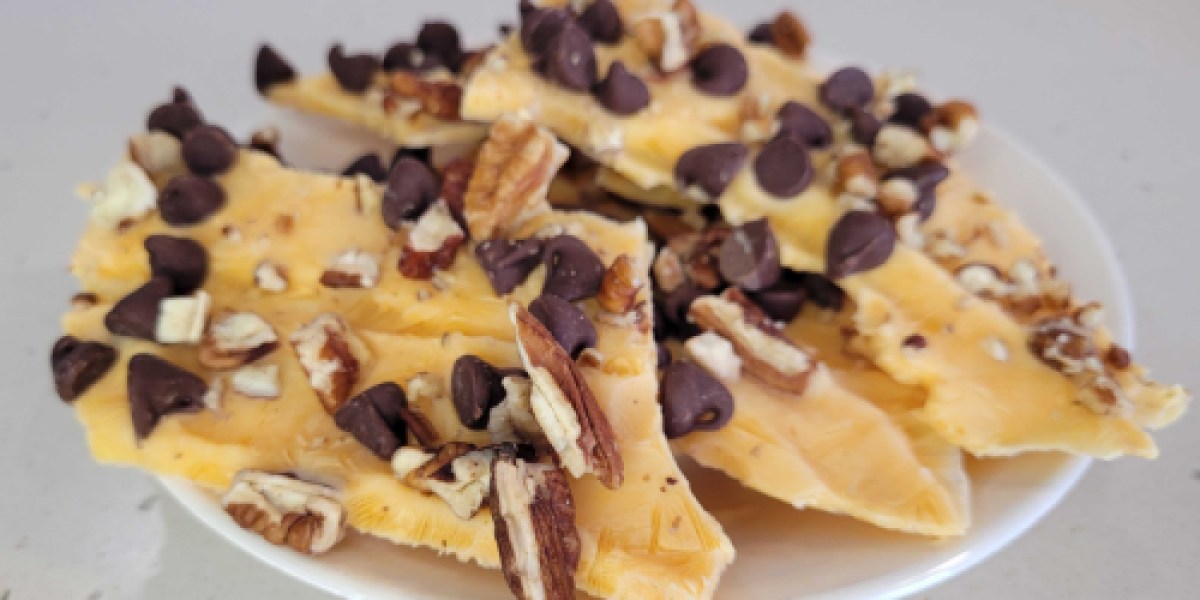 This Easy Keto Pumpkin Bark is the Yummiest Fall Treat