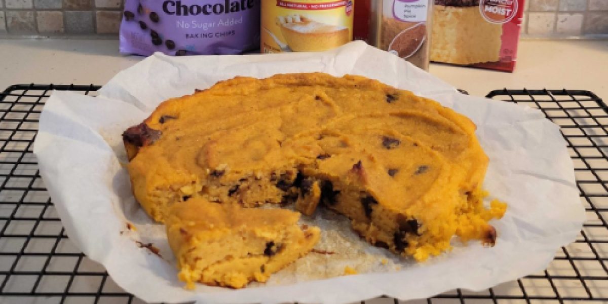 This Easy Keto Pumpkin Cake Recipe Has The Fall Flavors Without The Carbs