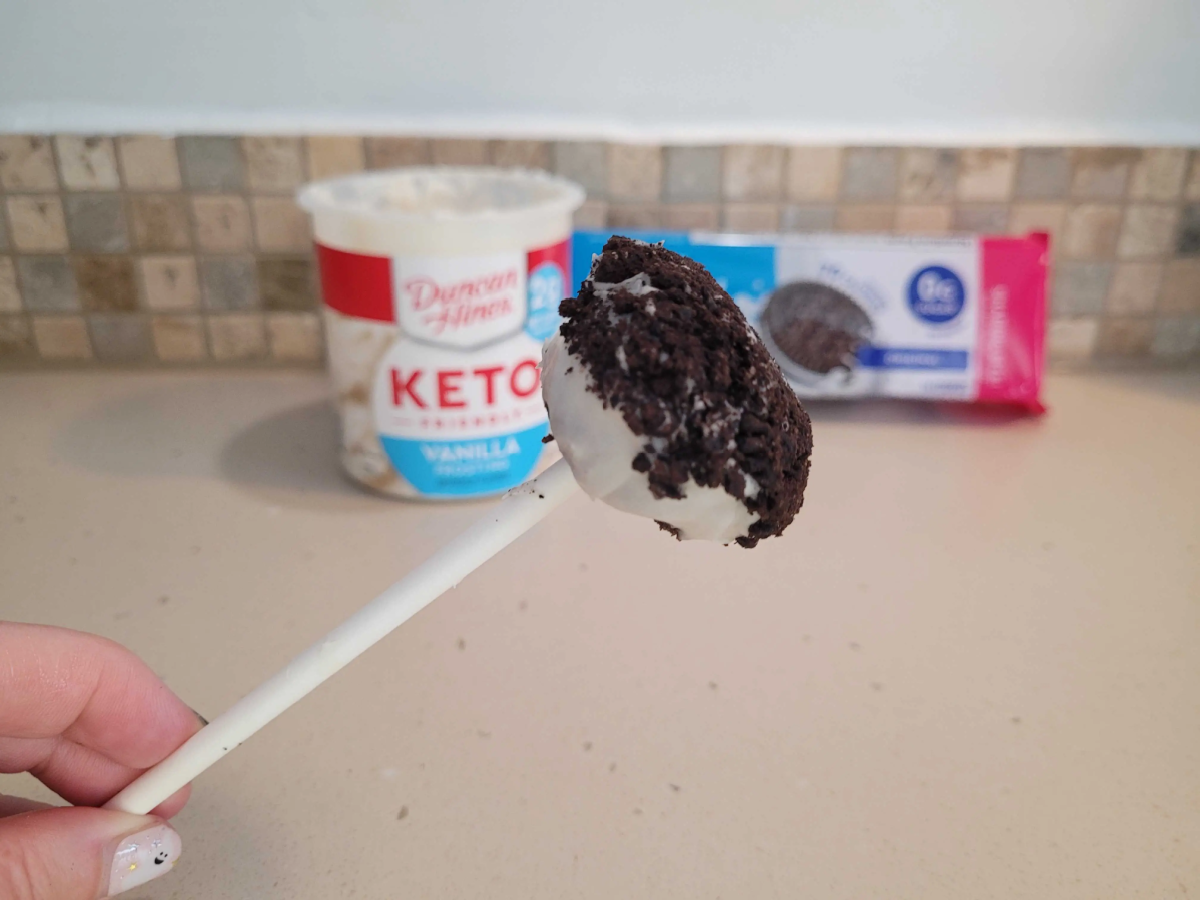 no bake keto oreo balls, a twist on cookie and cake pops that tastes like keto truffles