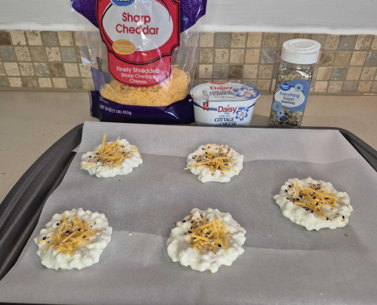 Making baked cottage cheese chips